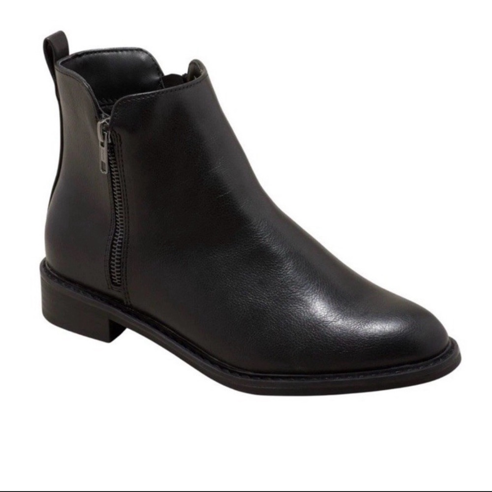 Universal Thread Black Ankle Booties